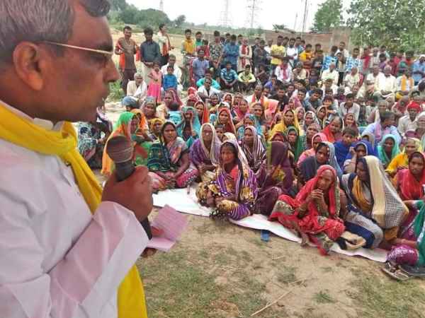 घोसी में जनसभा को संबोधित कर रहे थे राजभर