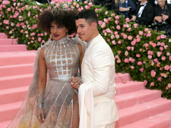 प्रियंका के लुक के देखकर डरे लोग,कहा-भूत-पिशाच निकट नहीं आवे