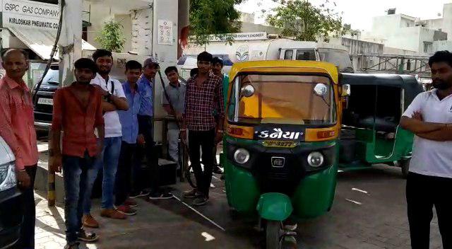 free cng distributed at petrol pump after PM modi victory