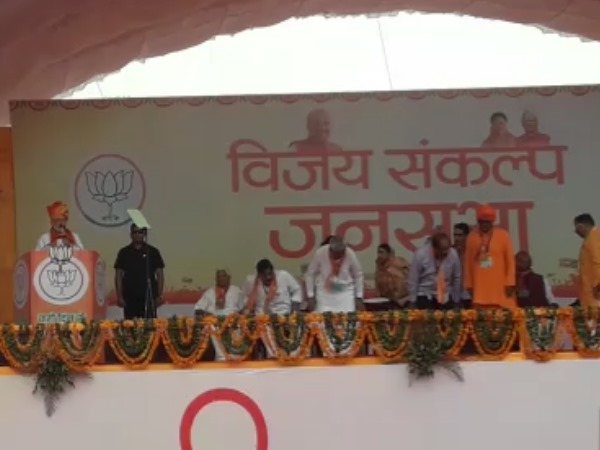 पीएम मोदी की सीकर में चुनावी सभा पीएम मोदी की सीकर में चुनावी सभा