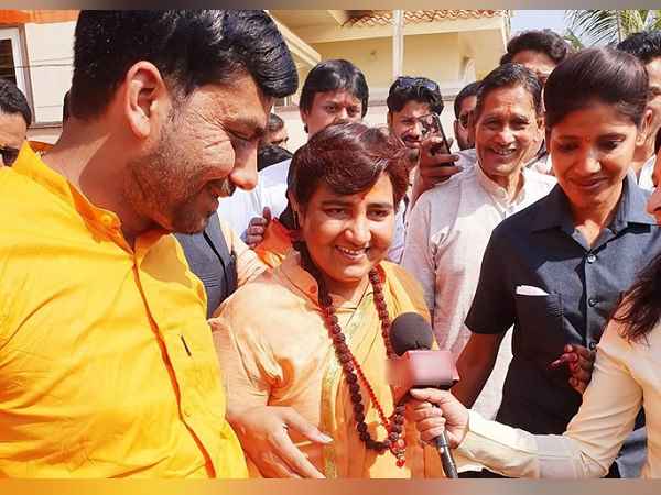 प्रज्ञा ठाकुर जीतीं, पूर्व मुख्यमंत्री दिग्विजय सिंह हारे प्रज्ञा ठाकुर जीतीं, पूर्व मुख्यमंत्री दिग्विजय सिंह हारे