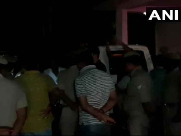 खुद को मारी गोली 