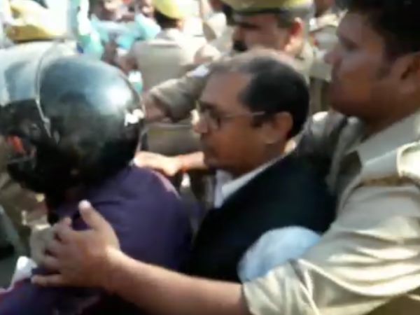 congress workers beaten bjp supporter lawyer in varanasi