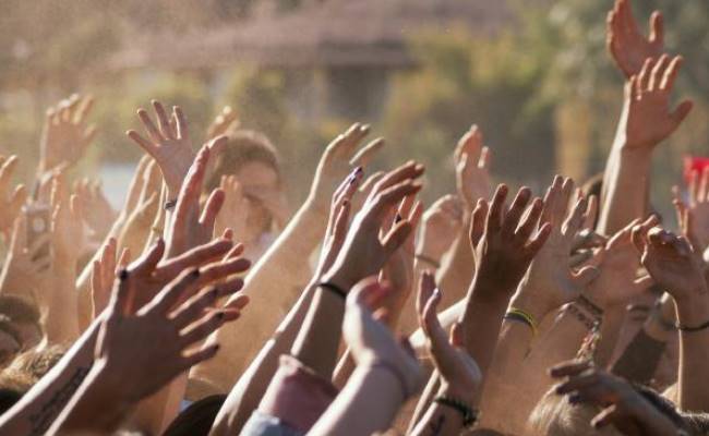 लड़कियों ने लगाया गंभीर आरोप लड़कियों ने लगाया गंभीर आरोप