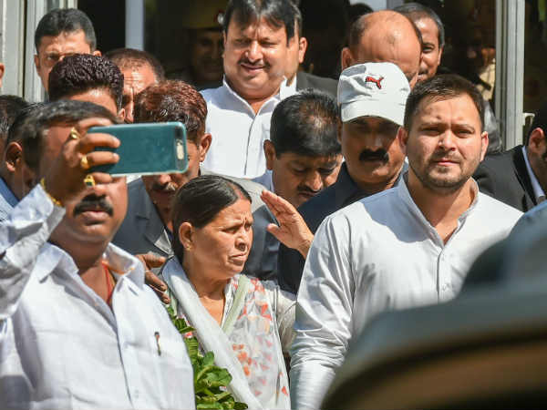 लालू गैर-मौजूदगी से आरजेडी गठबंधन की दिक्कत