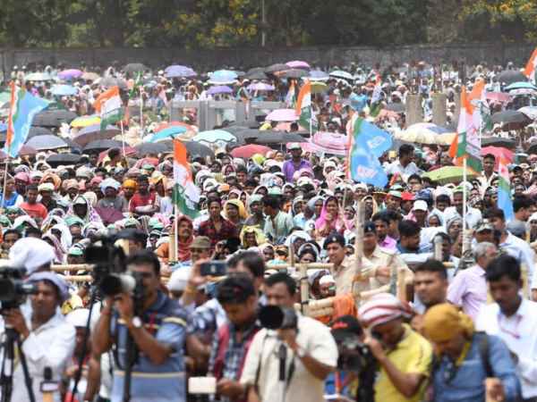 देश के चौकीदारों को बदनाम ना करिए