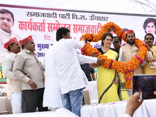 यह सभा सोनिया गांधी के समर्थन में रखी गई थी यह सभा सोनिया गांधी के समर्थन में रखी गई थी