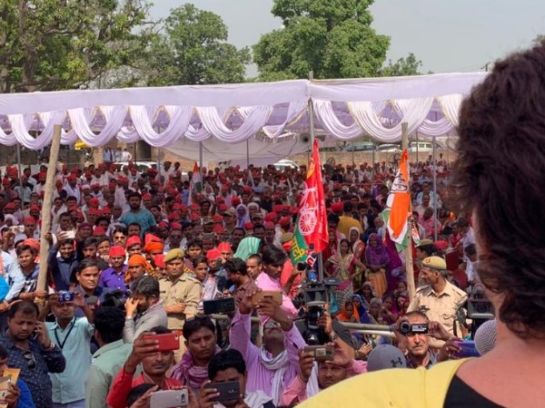प्रियंका गांधी ने समाजवादी पार्टी के कार्यकर्ताओं को धन्यवाद कहा प्रियंका गांधी ने समाजवादी पार्टी के कार्यकर्ताओं को धन्यवाद कहा
