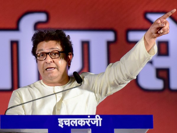 उद्धव ठाकरे ने राज ठाकरे का उड़ाया मजाक