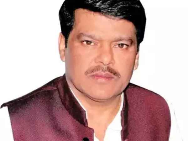 कांग्रेस के प्रत्याशी है राजकिशोर सिंह