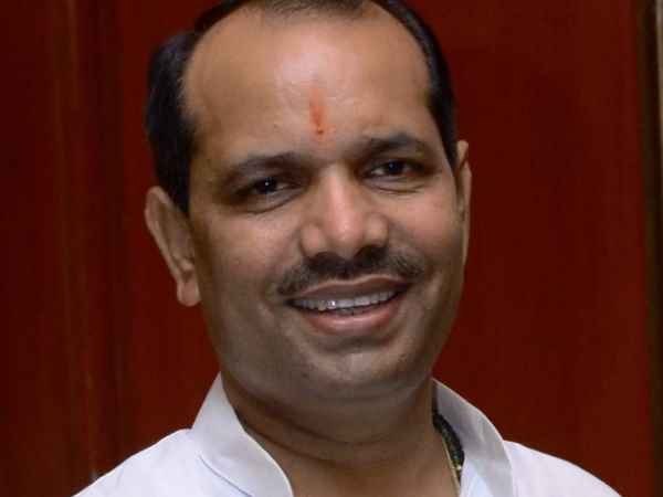 कौन है राकेश सिंह