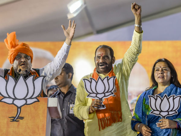 अपशब्द कहा 