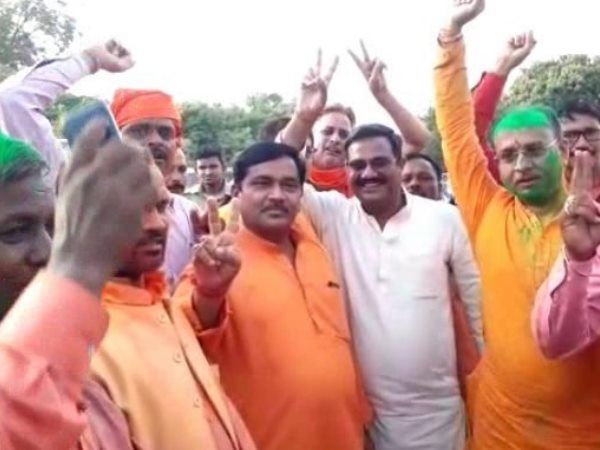 मोदी और योगी ही बनवाएंगे मंदिर