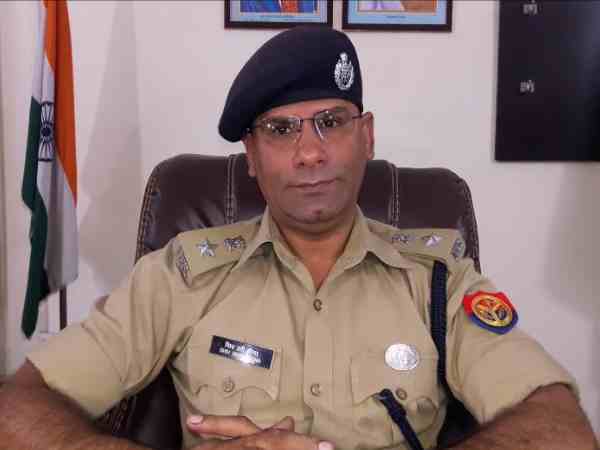 case registered against five policemen in rampur
