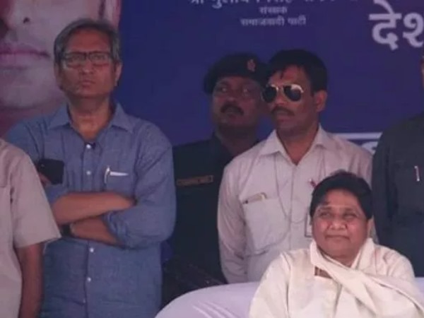 'कुर्सी भी नहीं दी गई...'