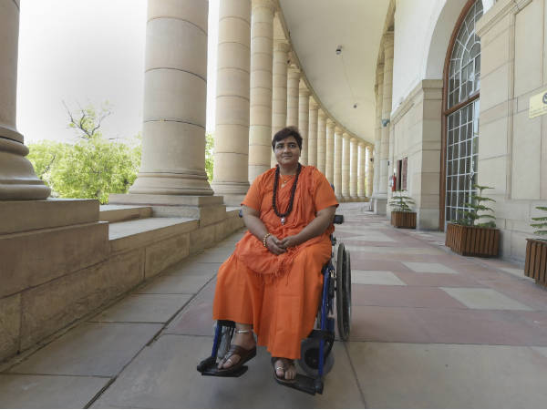 'राम' नाम की चांदी की प्लेट खास संपत्ति है