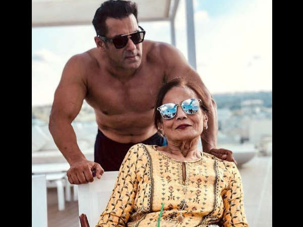 'मां ने हम सभी भाइयों-बहनों को बहुत अच्छी तरह संभाला है 'मां ने हम सभी भाइयों-बहनों को बहुत अच्छी तरह संभाला है