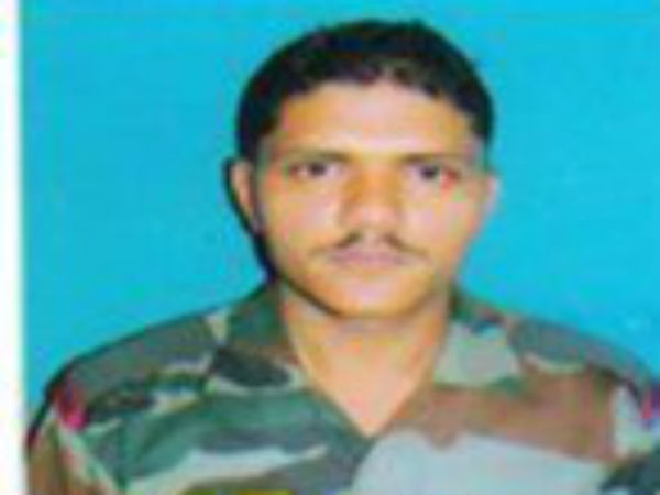 घर लोगों का हुजूम 