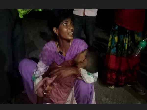 लोगों ने किया चंदा इकट्ठा