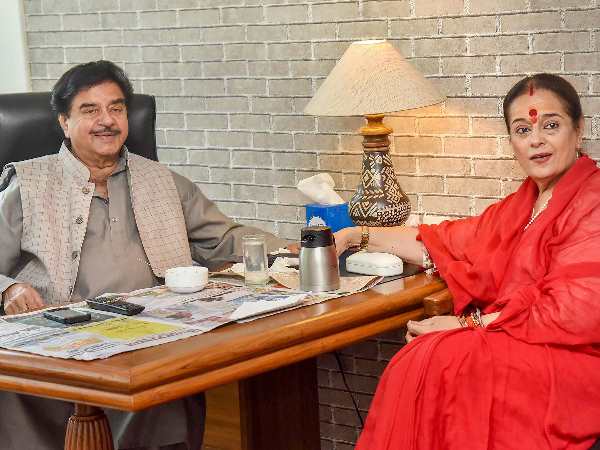 'एक तो चोरी और ऊपर से सीनाजोरी'