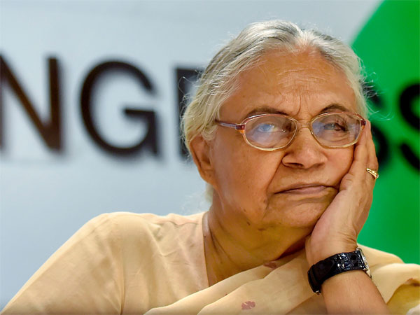 शीला दीक्षित द्वारा बनाई गई कमेटी पर ही उठे थे सवाल शीला दीक्षित द्वारा बनाई गई कमेटी पर ही उठे थे सवाल