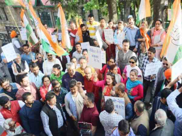 हिमाचल में विरोध-प्रदर्शन