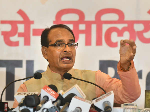 सपा-बसपा के गठबंधन पर भी चुटकी ली सपा-बसपा के गठबंधन पर भी चुटकी ली