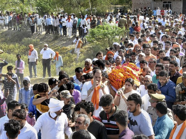 सीएम योगी ने अपराधियों को पकड़ने के आदेश दिए