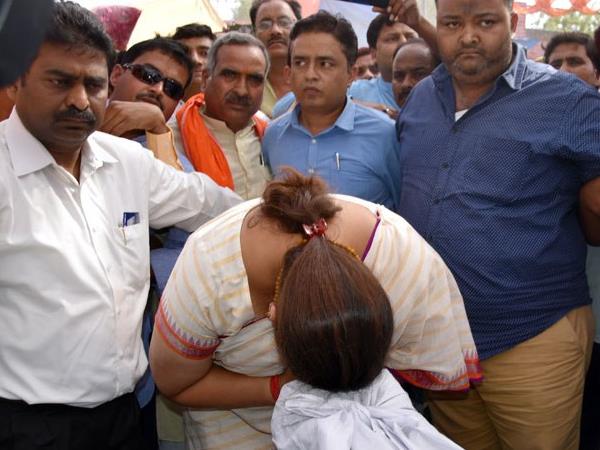 हर शख्स की आंख में थे आंसू