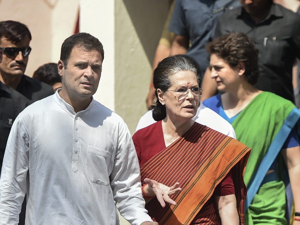 सोनिया गांधी के खिलाफ उनके करीबी रहे दिनेश सिंह को बीजेपी उतारा था