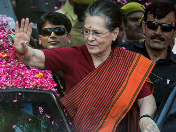 रायबरेली में लगातार गिर रहा है सोनिया का ग्राफ 