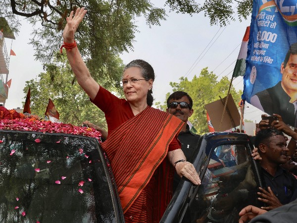  रायबेरली से 2004 में चुनाव लड़ीं और तब से अब तक वह यहां की सांसद हैं