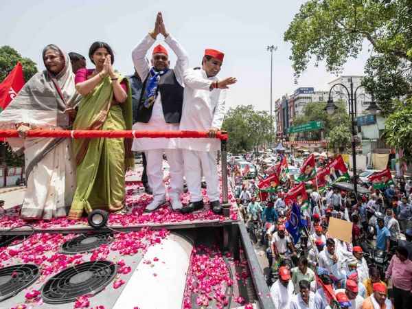 पीएम की सभा और डिंपल का शो 