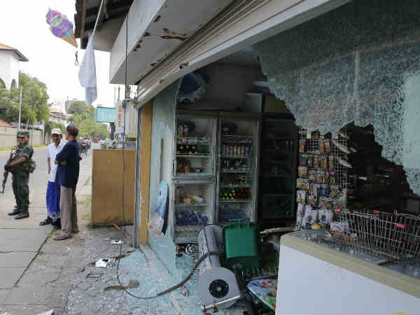 मुसलमानों की दुकानों में तोड़-फोड़ 