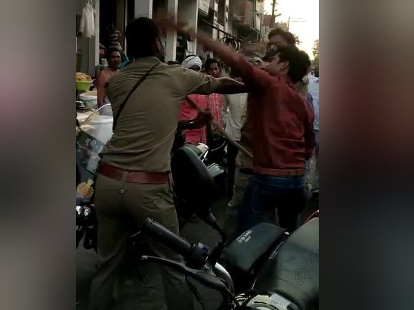 dial 100 policeman beats constable in sultanpur