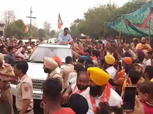 सनी का रोड शो