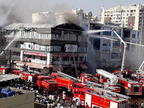 वीडियो में दिखे बचाते हुए वीडियो में दिखे बचाते हुए