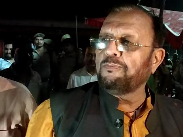 मतगणना स्थन पर पहुंच गए मंत्री