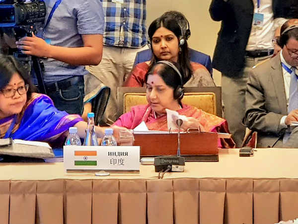 सिर्फ चार घंटे में सुषमा पहुंची किर्गिस्‍तान 