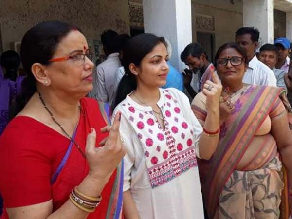 लोगों से की वोट करने की अपील लोगों से की वोट करने की अपील