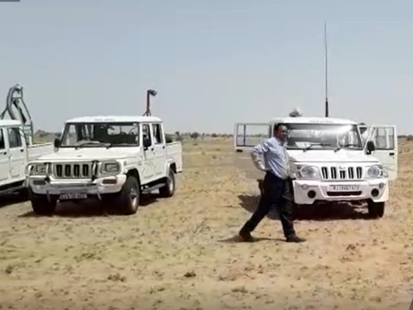 क्या है ​टिड्‌डी दल