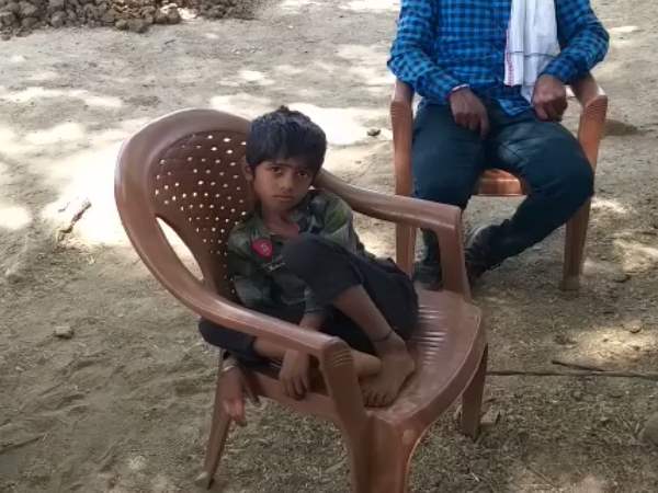 बड़ा बेटा ननिहाल गया हुआ था