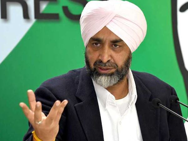 पुरानी जीप को लकी मानते हैं बादल