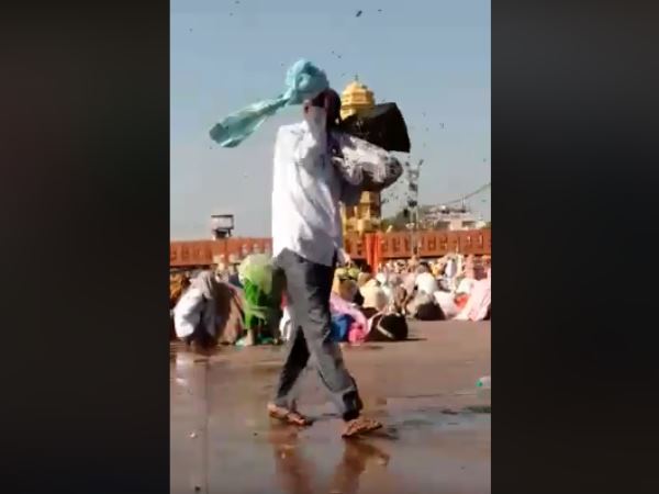 अस्पताल पहुंचाए गए घायल अस्पताल पहुंचाए गए घायल