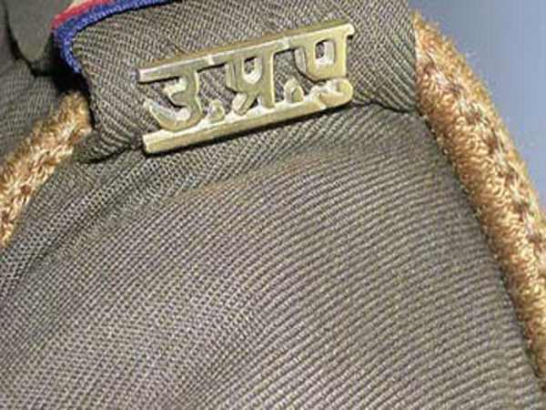 पीछे-पीछे युवती भी पहुंच गई थाने