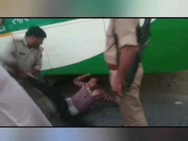 युवक को लात मारकर हटाया