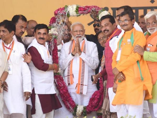 एक-दूसरे को धक्का देते नजर आए डिप्टी सीएम और विधायक