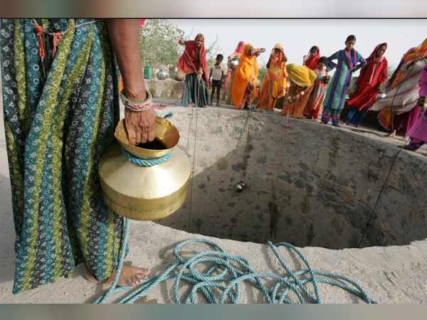 यहां गांवों में मिल पा रहा है 15 दिन में पानी