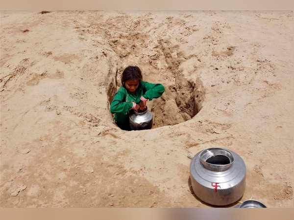 मं​त्री-विधायकों पर यूं फूट रहा आमजन का गुस्सा