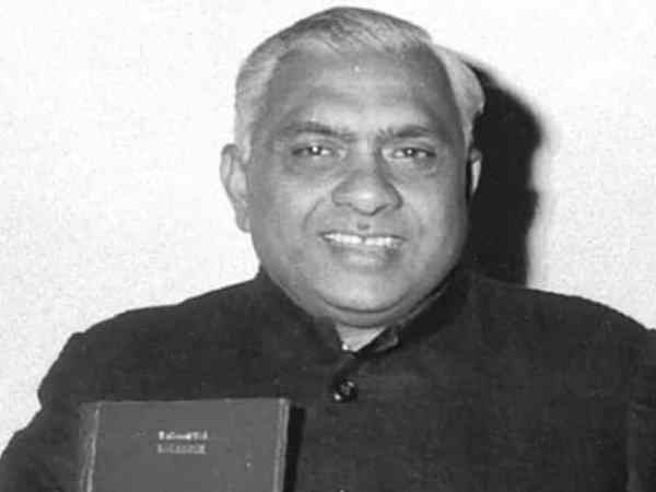 ललित नारायण मिश्र के घर पार्टी में आये थे राज कपूर ललित नारायण मिश्र के घर पार्टी में आये थे राज कपूर